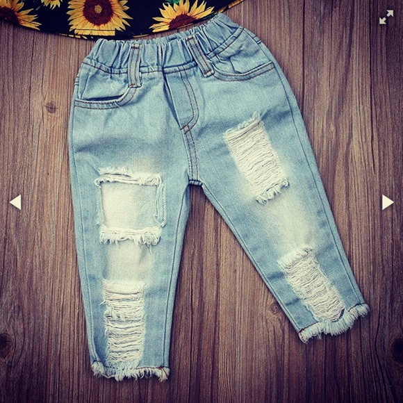 Adorable 3 piece Toddler Girl Outfit - Picture 3 of 4